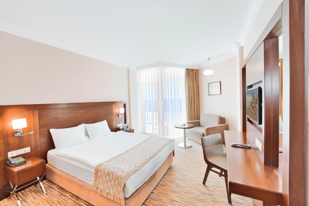 هتل سالامیس بی کونتی